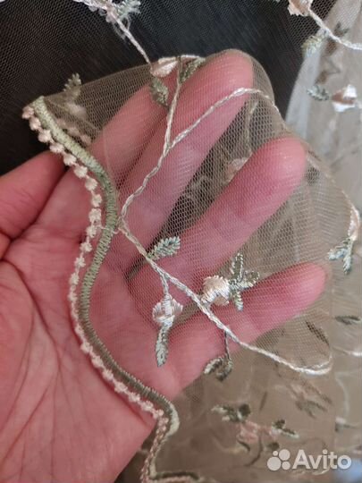 Ткань, вышивка на сетке