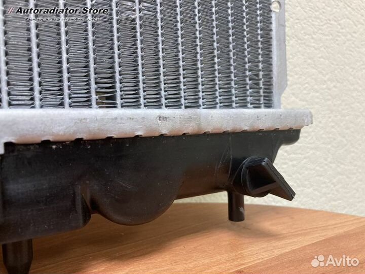 Радиатор охлаждения Вольво S40