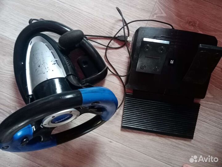 Игровой руль с педалями