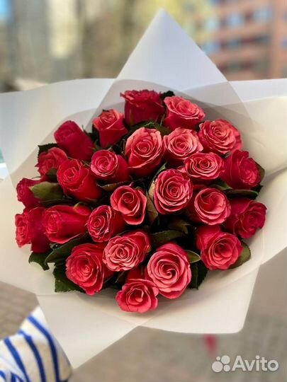 Букет из 25 малиновых роз 40 см
