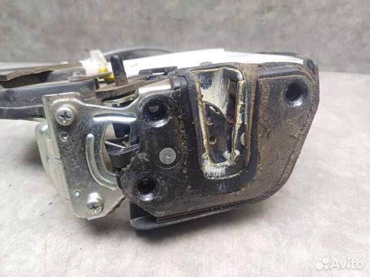 Замок двери задний правый Kia Sportage 2 2.0 G4GC