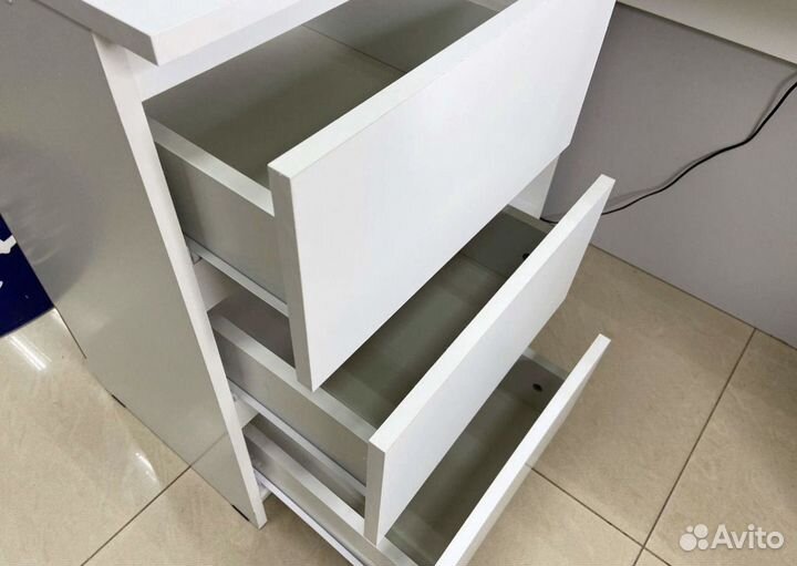 Стол угловой белый для школьника