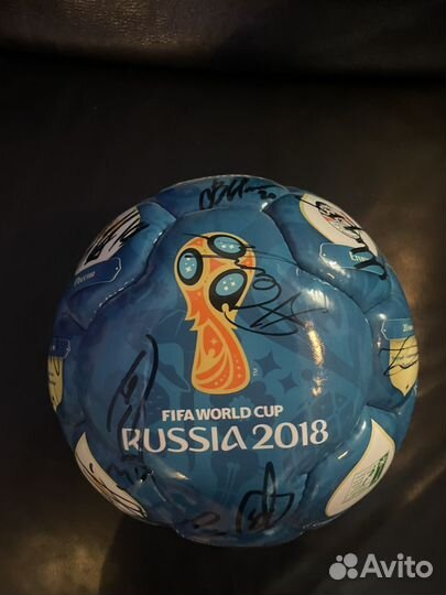Футбольный мяч с автографами сборной России чм2018