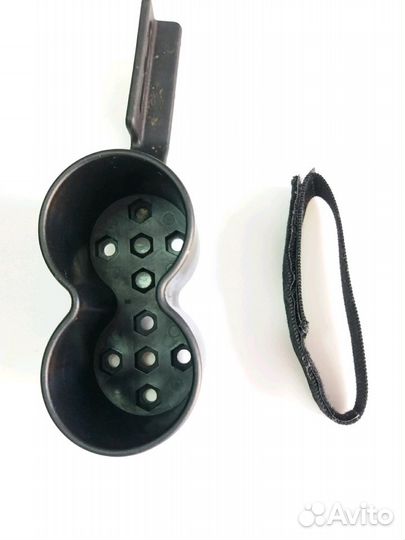 Крепление костылей к инвалидной коляске