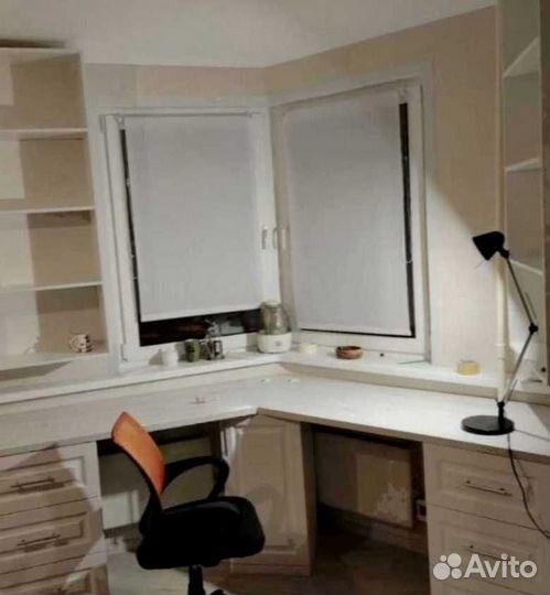 Рабочая зона у окна