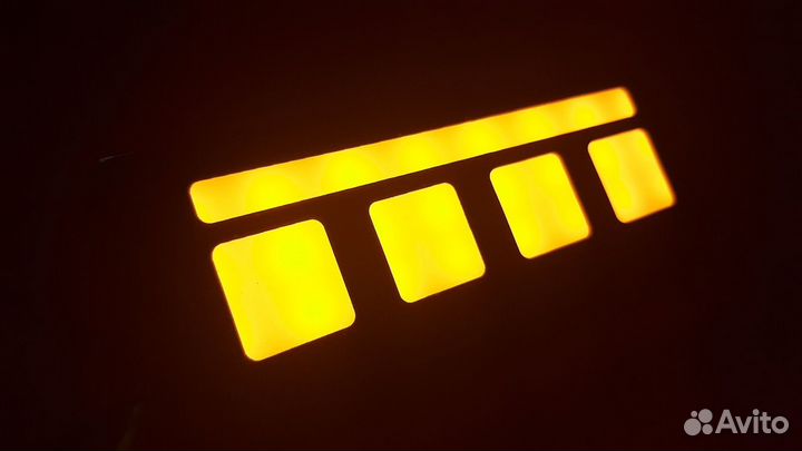 Поворотник Нива в крыло полоска и квадраты, желтый