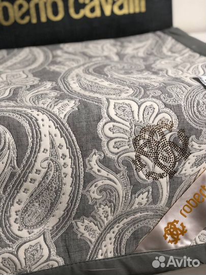 Шикарное брендовое покрывало