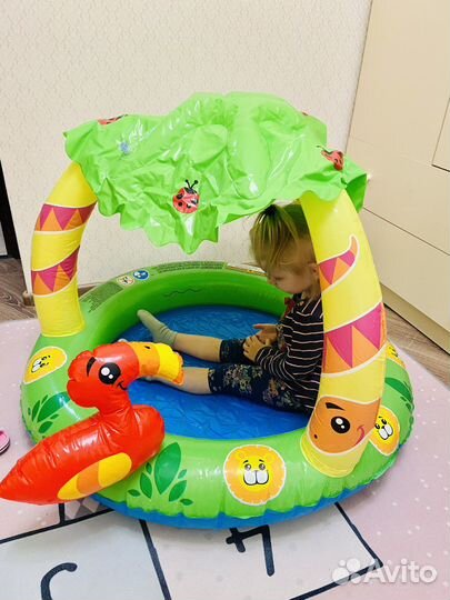 Надувной детский бассейн