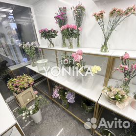Холодильная витрина для цветочного магазина: материалы, размеры, особенности использования