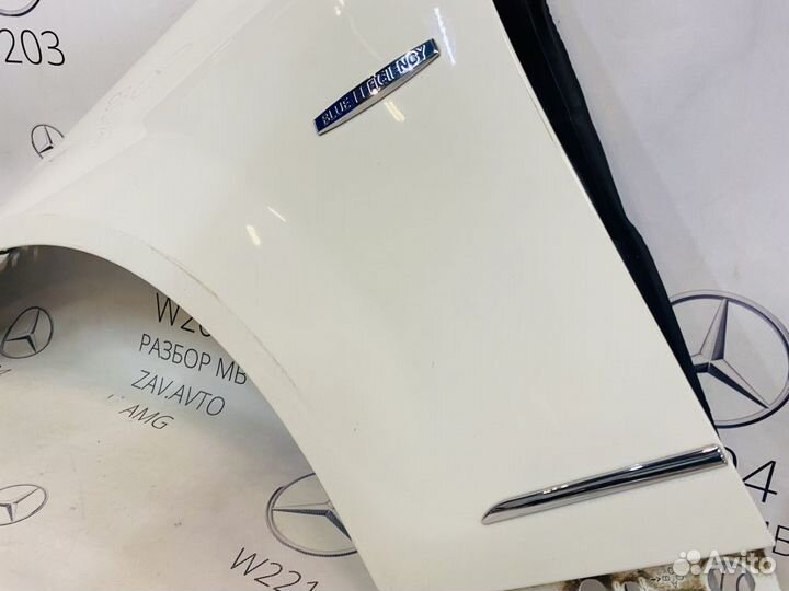 Крыло переднее левое Mercedes W204