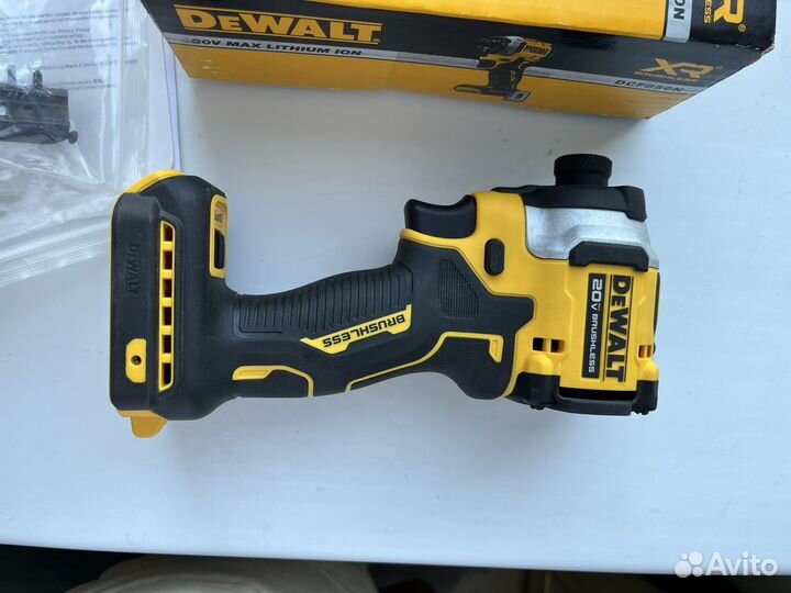 Шуруповерт Dewalt Импакт DCF850