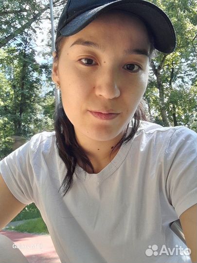 Продавец. Ногтевой сервис тоже подходит