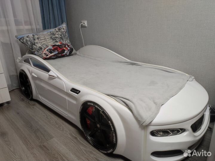 Детская кровать машина