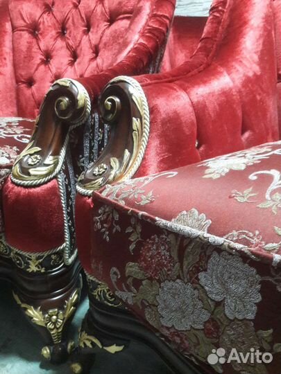 Диван + два кресла. Дубовый каркас. Новое