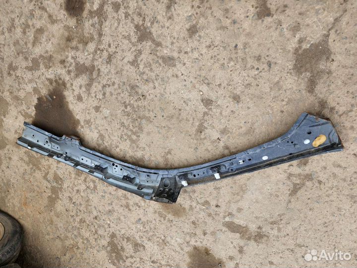 Правая стойка лобового стекла на Тойота Прадо 120