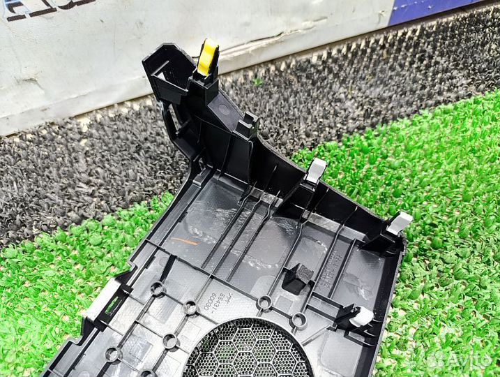 Декоративная решетка динамика Toyota Land Cruiser Prado