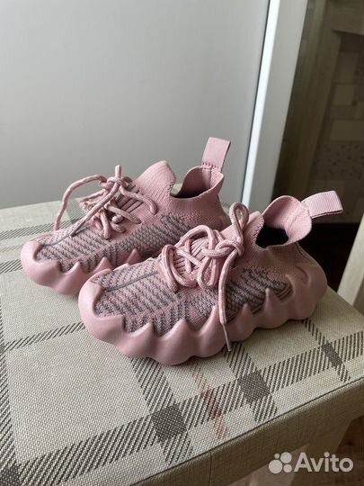 Кроссовки изики 18 см