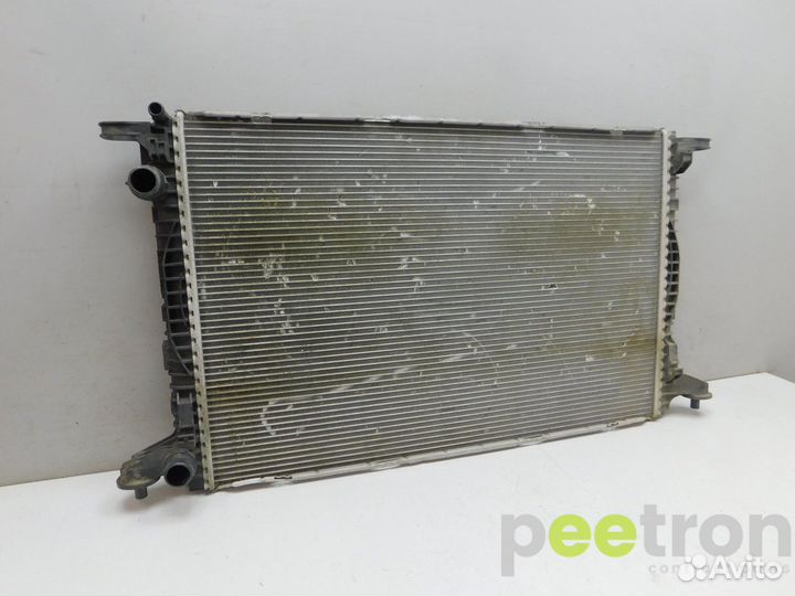 Б/У Радиатор охлаждения б/у 8W0121251AK VAG