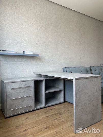 Письменный(компьютерный) стол Вита