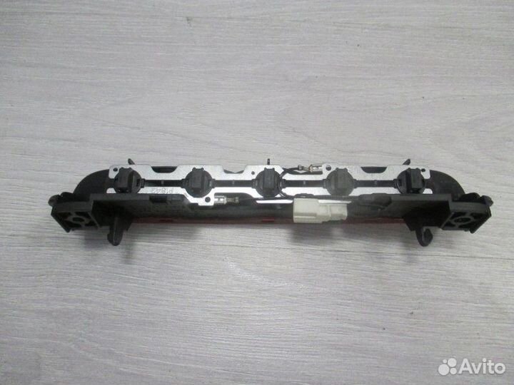 Дополнительный (третий) стоп сигнал крышки