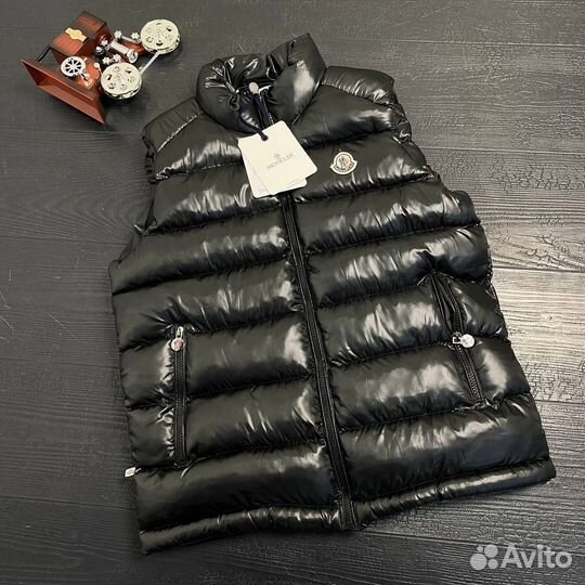 Жилетка новая Moncler