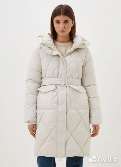 Светлый тёплый пуховик