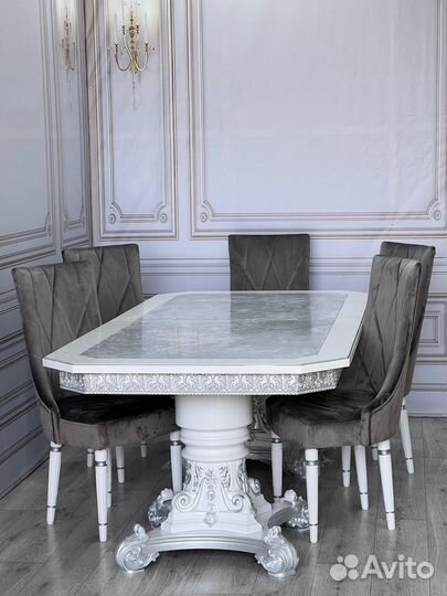 Стол и стулья