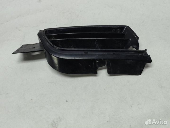 Решетка в бампер передняя правая Mitsubishi