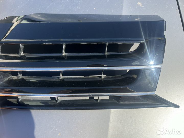 Решетка радиатора Volkswagen Multivan T5