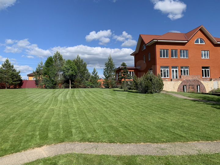 Дом 660 м² на участке 30 сот.