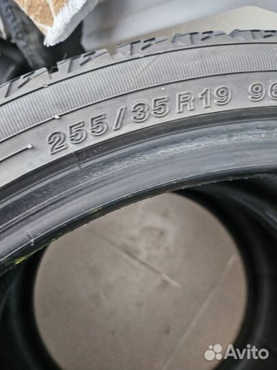 Yokohama Ice Guard IG60 225/40 R19 и 255/35 R19