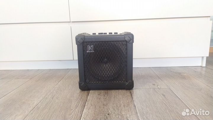 Электрогитара с комплектующим оборудованием