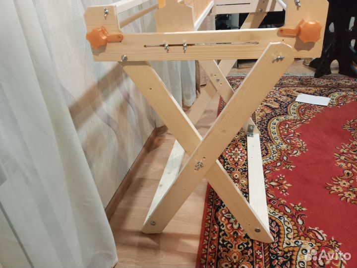 Ткацкий станок с подставкой
