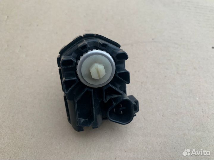 Моторчик корректора фары Toyota