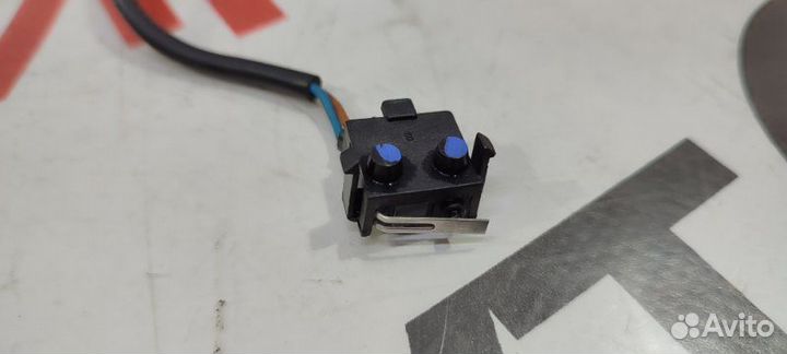 Концевик капота Audi A4 8K cdhb 03.06.2009