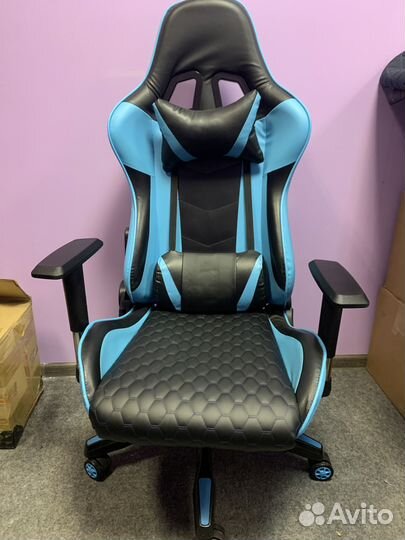 Игровое кресло голубого цвета