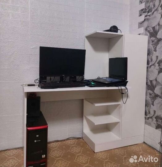 Стол компьютерный