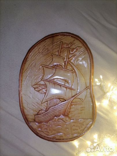 Резное панно из дерева