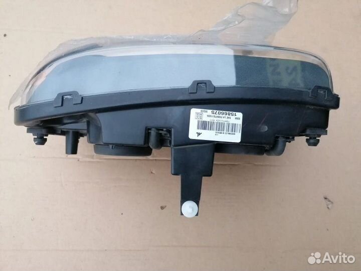 Фара галогеновая Chevrolet Trailblazer 4.3 2007