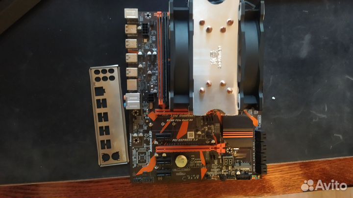 Материнская плата с процессором и памятью