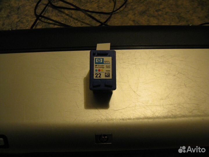 Цветной принтер HP D2460 (треб. замены картриджа)