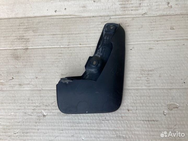 Брызговик передний правый Toyota Rav4 50 2018