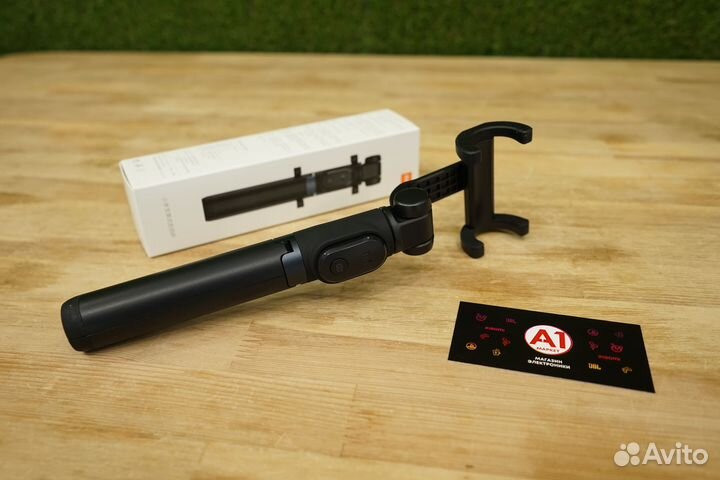 Монопод-трипод Xiaomi Mi Selfie Stick Tripod