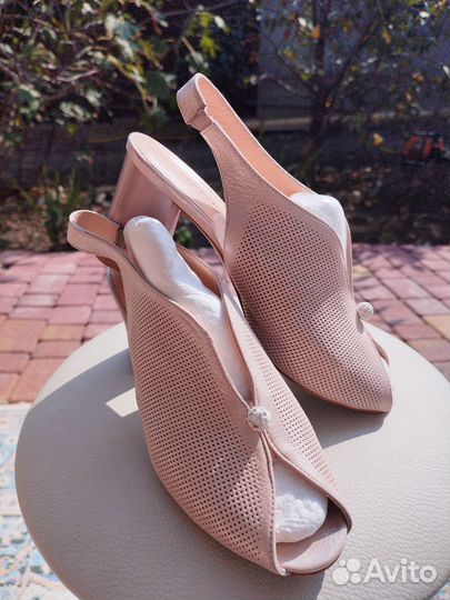 Босоножки женские кожаные 38 размер