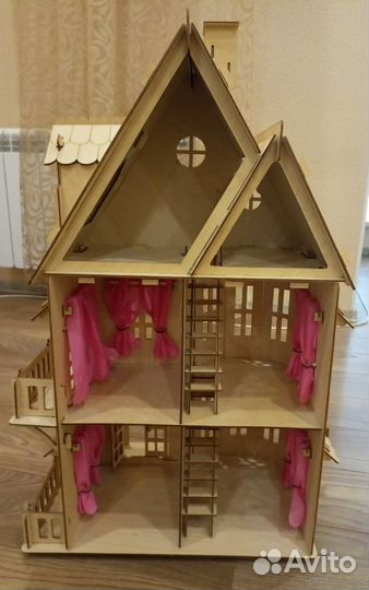 Деревянный домик для кукол