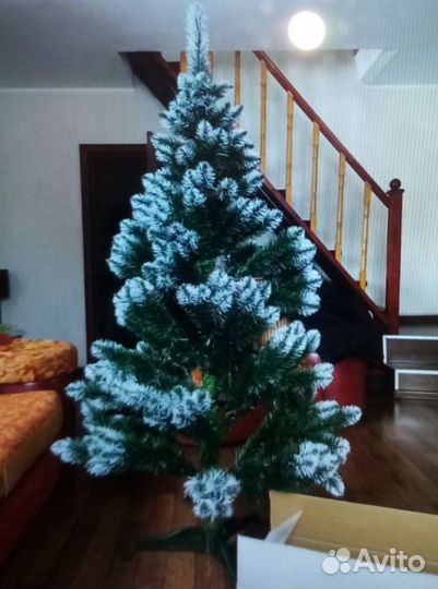 Искусственная ёлка. 240 и 220