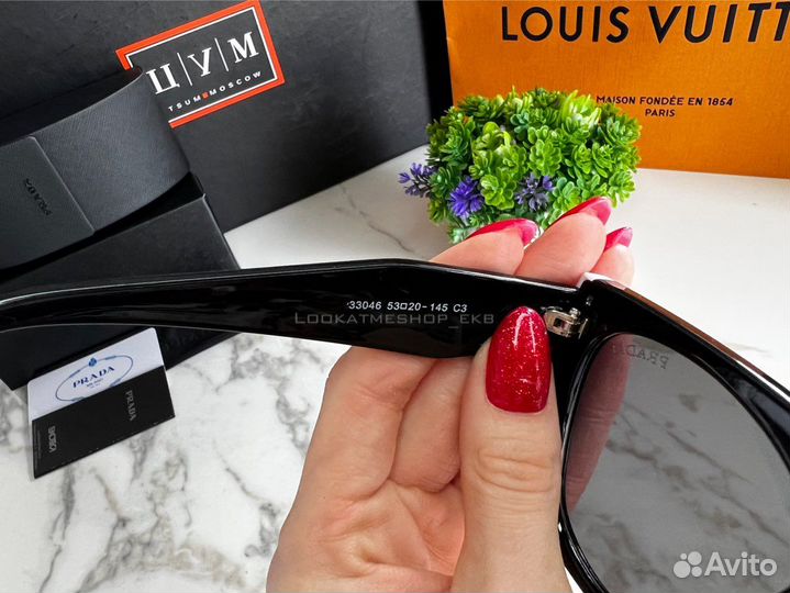 Prada очки солнцезащитные женские