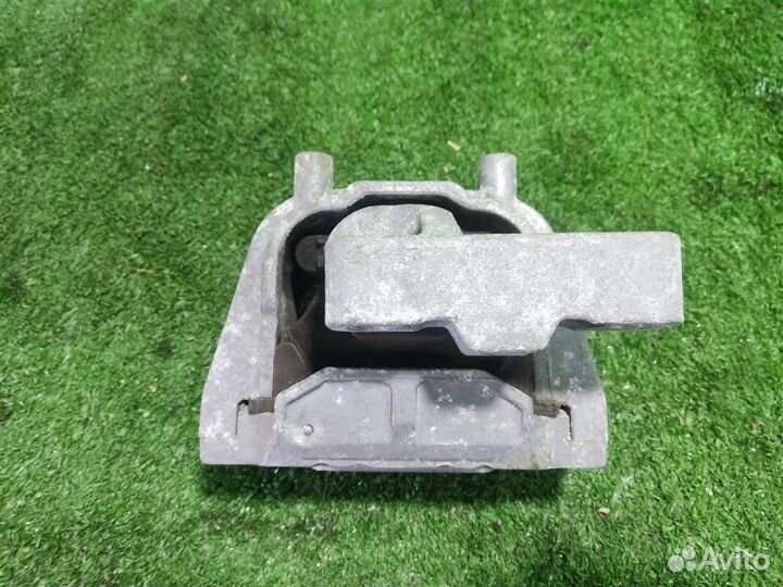 Опора (подушка) двигателя правая volkswagen Caddy