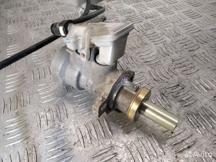 Главный тормозной цилиндр с бачком Focus 1