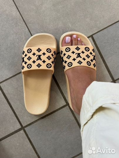 Шлепанцы 38 39